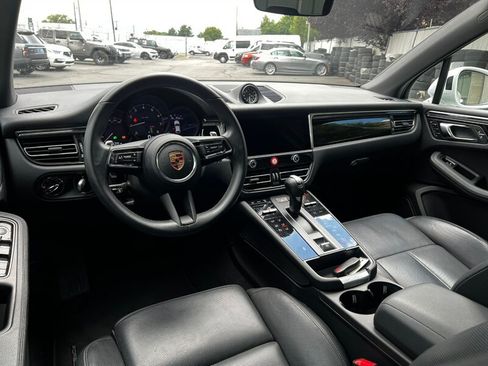 Used 2025 Porsche Macan w/ Premium Package Plus AWD/4WD image 25
