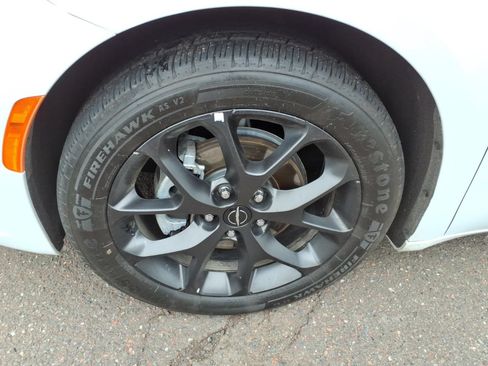 Used 2025 Chrysler Pacifica Limited FWD image 10