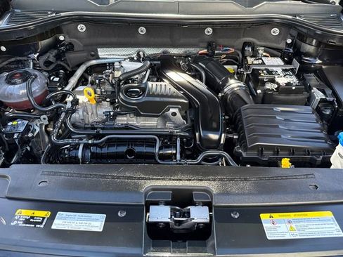 Used 2025 Volkswagen Taos SE image 12