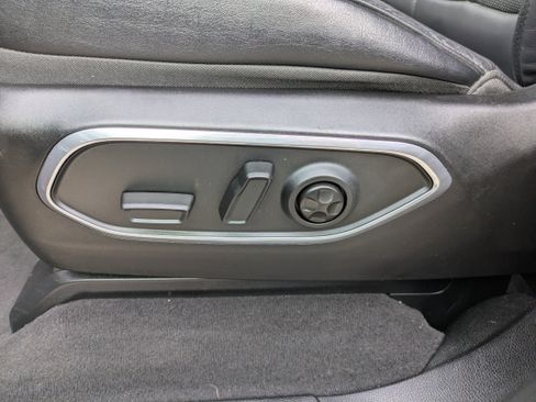 Used 2024 Jeep Wagoneer Series II w/ Flexible Seating Group image 8