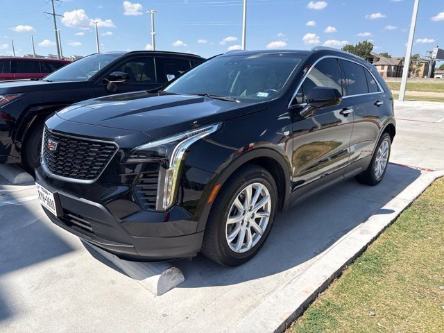 Used 2023 Cadillac XT4 Luxury w/ Cold Weather Package FWD image 2