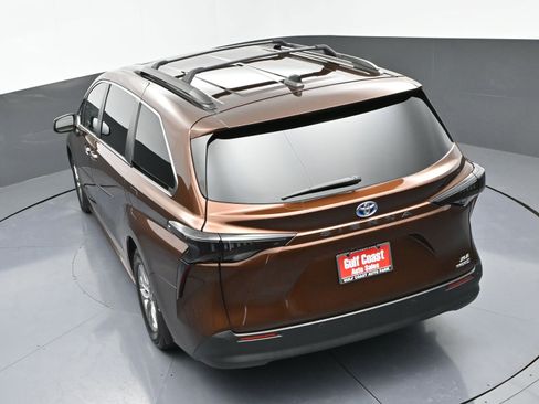 Used 2023 Toyota Sienna XLE image 37