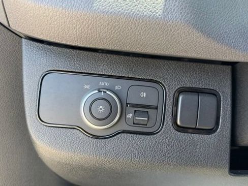 Used 2025 Mercedes-Benz Sprinter 2500 image 11
