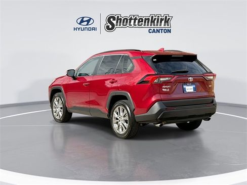 Used 2020 Toyota RAV4 XLE Premium image 6