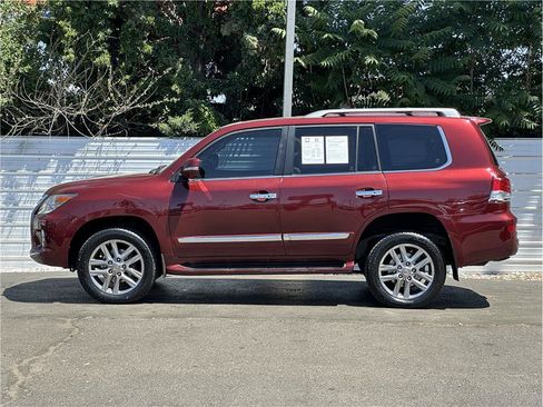 Used 2013 Lexus LX 570 4WD w/ Luxury Pkg image 13