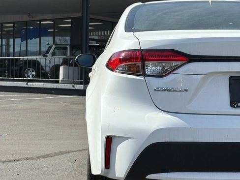 Used 2021 Toyota Corolla LE image 6