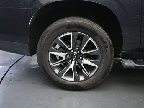 Used 2022 Chevrolet Suburban Z71 w/ Luxury Package image 9