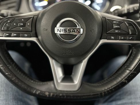 Used 2018 Nissan Rogue SV image 18