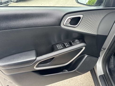 Used 2023 Kia Soul LX FWD image 11
