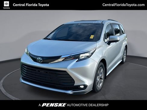 Used 2025 Toyota Sienna XLE FWD image 1