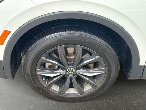 Used 2022 Volkswagen Tiguan SE image 9