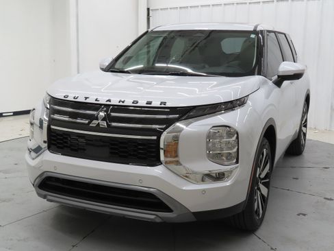 New 2026 Mitsubishi Outlander SE FWD image 8