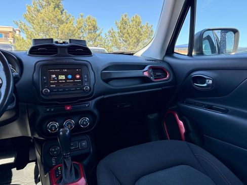 Used 2016 Jeep Renegade Trailhawk image 19