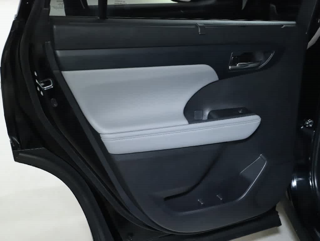 Used 2024 Toyota Highlander XLE AWD/4WD image 13