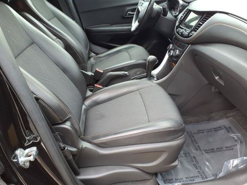 Certified 2019 Chevrolet Trax LT w/ LT Convenience Package FWD image 8