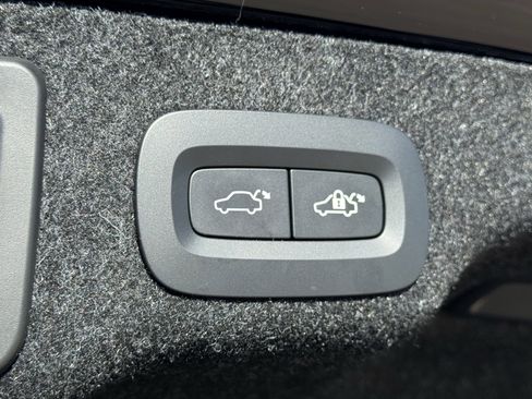 Used 2024 Volvo S90 T8 Ultimate w/ Lounge Package image 40