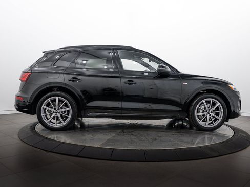 Used 2023 Audi Q5 e Prestige w/ Prestige Package AWD/4WD image 3