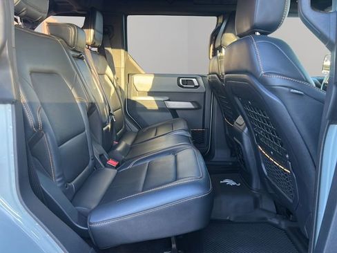 Used 2023 Ford Bronco Badlands w/ Sasquatch Package image 37