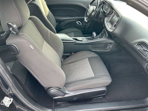 Used 2021 Dodge Challenger SXT image 39