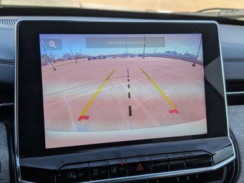 Used 2024 Jeep Compass Latitude image 16