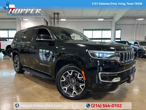 Used 2023 Jeep Wagoneer Series III w/ Preferred Equipment Group AWD/4WD image 1