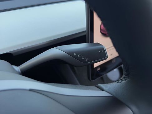 Used 2021 Tesla Model Y Long Range image 16