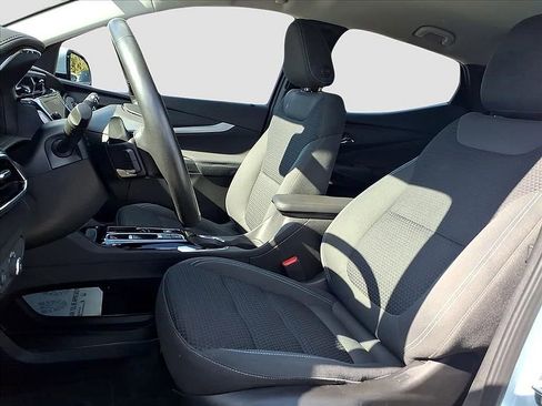 Used 2022 Chevrolet Bolt EUV LT w/ Comfort Package image 5