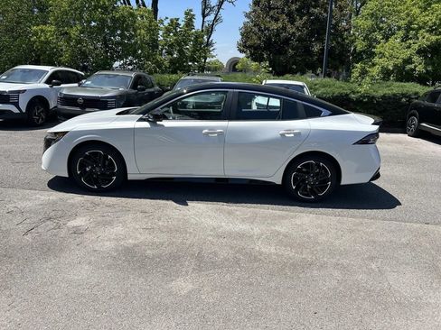 New 2026 Nissan Sentra SR w/ Floor Mat Package FWD image 4