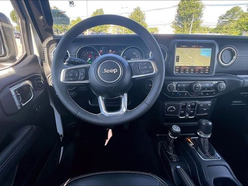 Used 2023 Jeep Wrangler Unlimited Sahara w/ Cold Weather Group AWD/4WD image 17