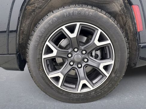 Used 2023 Jeep Wagoneer Series III w/ Preferred Equipment Group image 11