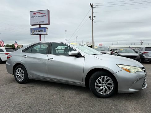 Used 2015 Toyota Camry LE FWD image 2