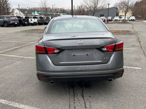 Used 2024 Nissan Altima 2.5 SR w/ SR Premium Package image 18