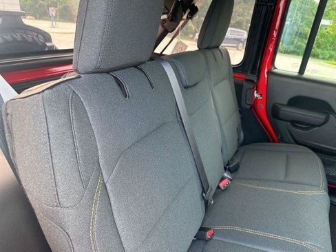 Used 2024 Jeep Wrangler Unlimited Sport AWD/4WD image 30