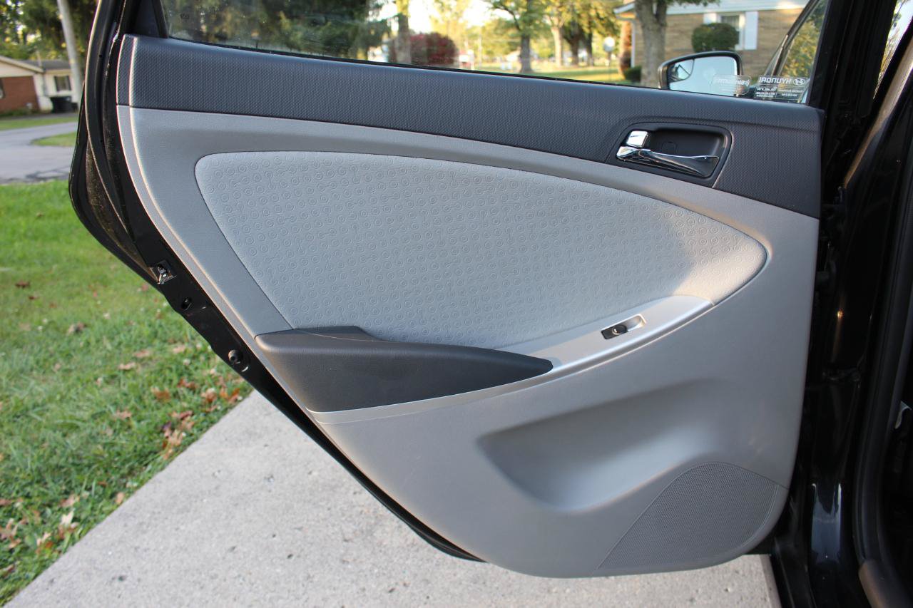 Used 2014 Hyundai Accent SE FWD image 27
