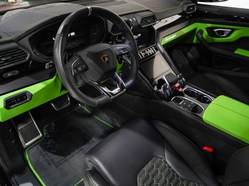 Used 2022 Lamborghini Urus AWD/4WD image 2