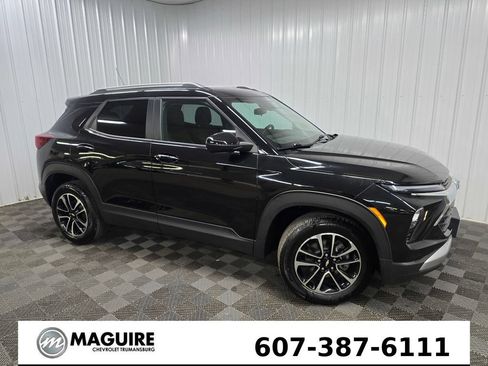 Used 2025 Chevrolet TrailBlazer LT w/ Driver Confidence Package AWD/4WD image 1