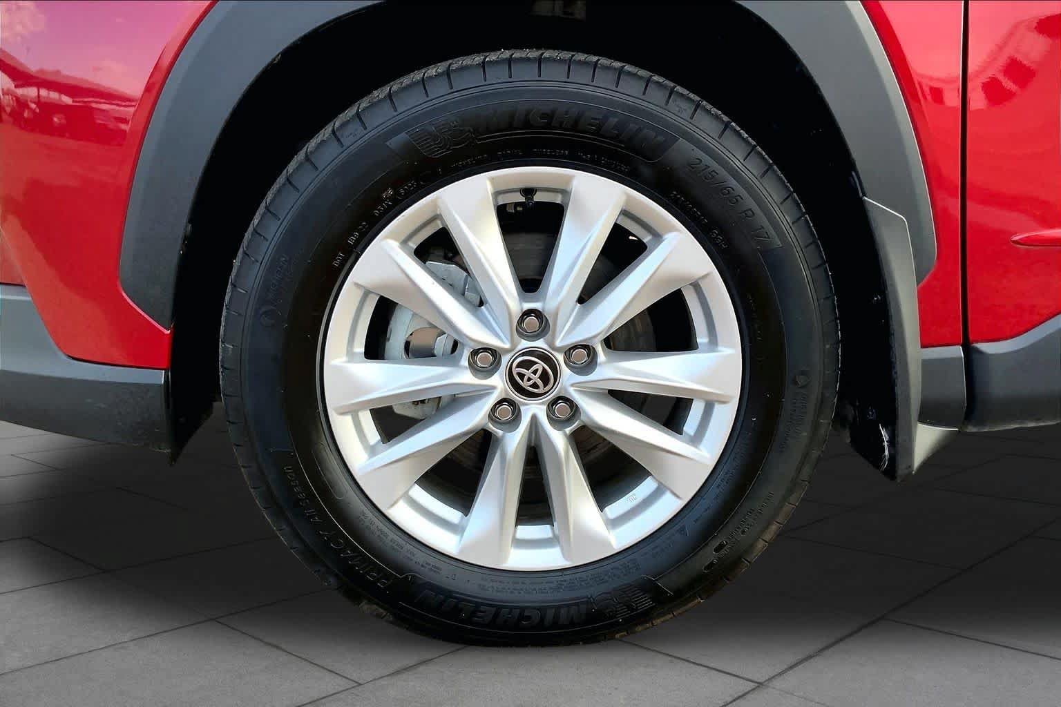 Used 2024 Toyota Corolla Cross LE AWD/4WD image 11