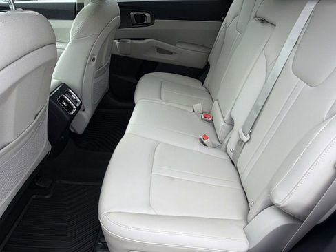 Used 2026 Kia Sorento S w/ S Panoramic Sunroof Package image 15