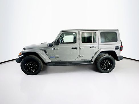 Used 2022 Jeep Wrangler Unlimited Sahara w/ Cold Weather Group AWD/4WD image 4