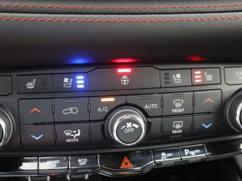 Used 2025 Dodge Durango R/T w/ Blacktop Package AWD/4WD image 9