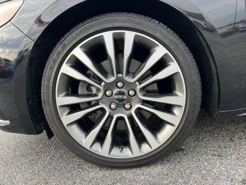 Used 2018 Lincoln Continental Reserve w/ Continental Climate Package image 12