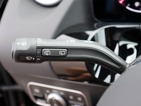 Used 2025 Mercedes-Benz GLA 250 4MATIC image 33