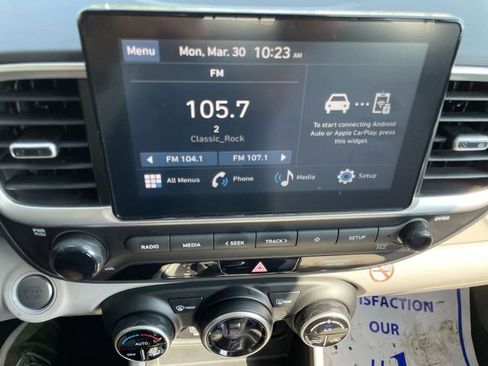 Used 2025 Hyundai Venue SEL FWD image 24