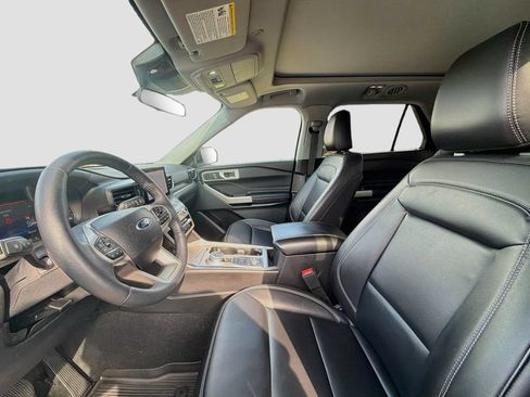 Used 2024 Ford Explorer XLT w/ Equipment Group 202A AWD/4WD image 23
