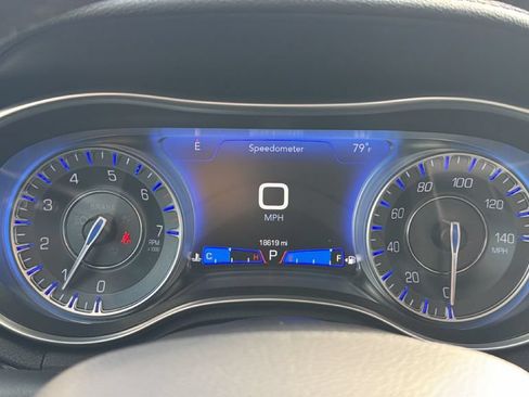 Used 2023 Chrysler 300 Touring w/ Sport Appearance Package RWD image 18