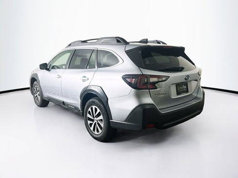 Used 2025 Subaru Outback Premium image 5