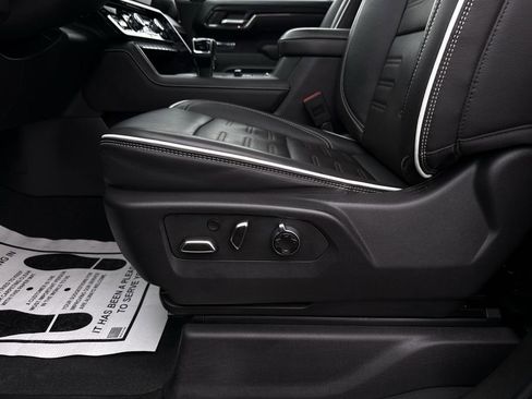 Used 2024 GMC Sierra 1500 AT4X image 14