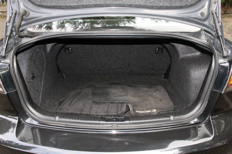Used 2004 MAZDA MAZDA3 s w/ Moonroof & 6-CD Pkg FWD image 16