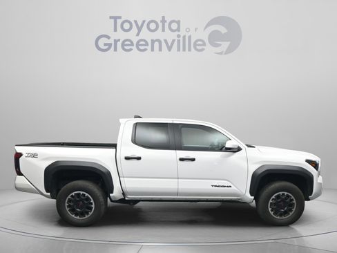 Certified 2024 Toyota Tacoma TRD Off-Road AWD/4WD image 17
