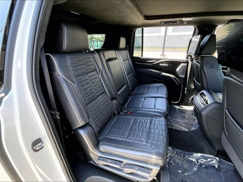 Used 2022 Cadillac Escalade ESV Sport Platinum w/ Heavy-Duty Trailer Package AWD/4WD image 18